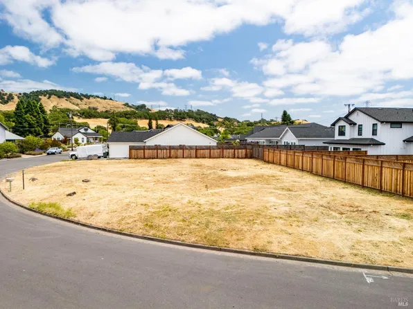 212 N Dover Court, Santa Rosa, CA 95403