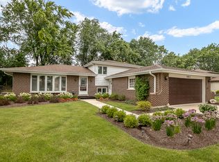 1822 McAdam Rd, Darien, IL 60561