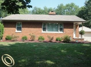 27050 Will Carleton Rd, Flat Rock, MI 48134