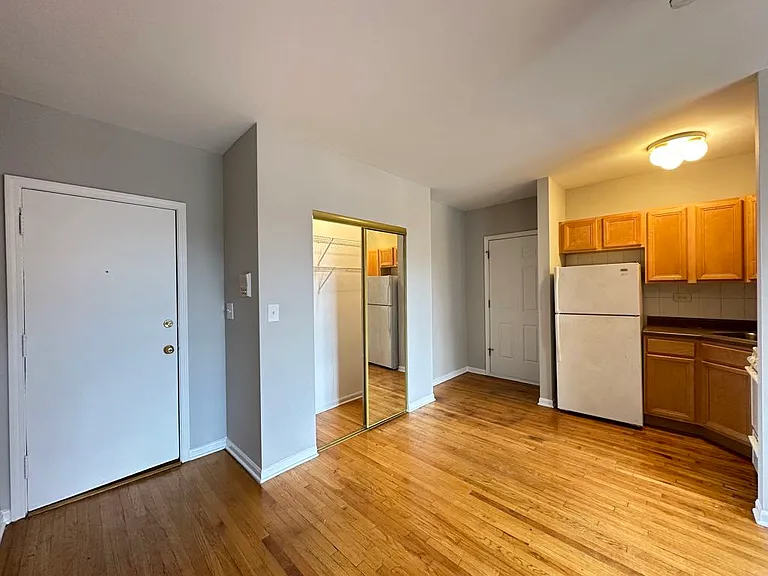 914 W Dakin St #513 — Photo 7