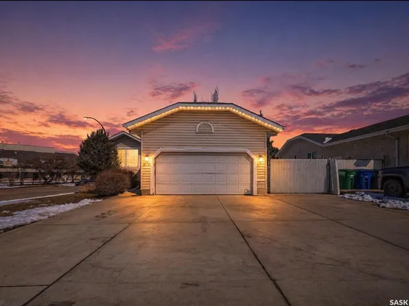 203 Konihowski ROAD, Saskatoon, SK S7S 1B2
