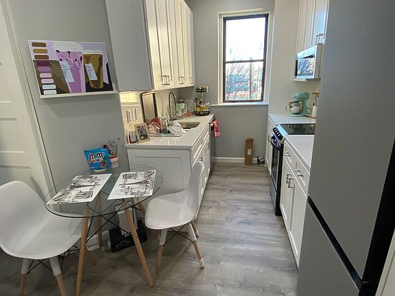5th image of 11 Park Dr APT 32
