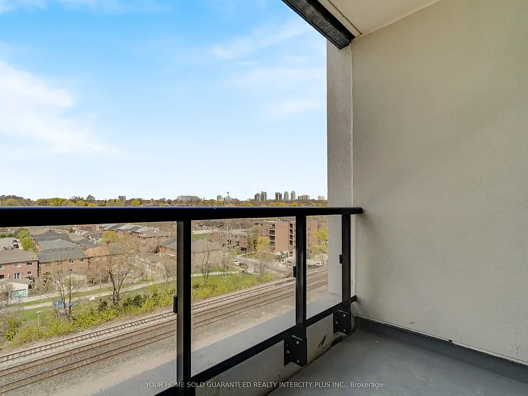 858 Dupont St #717 — Photo 31