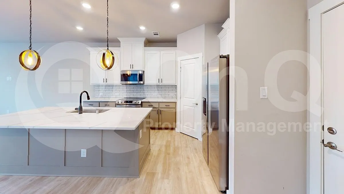 Building Photo - 7332 Concha Dr