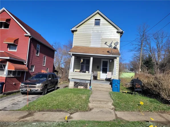 38 Palmer Ave, Campbell, OH 44405