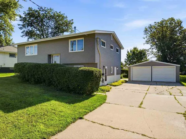 123 Edgewood Rd SW, Cedar Rapids, IA 52404