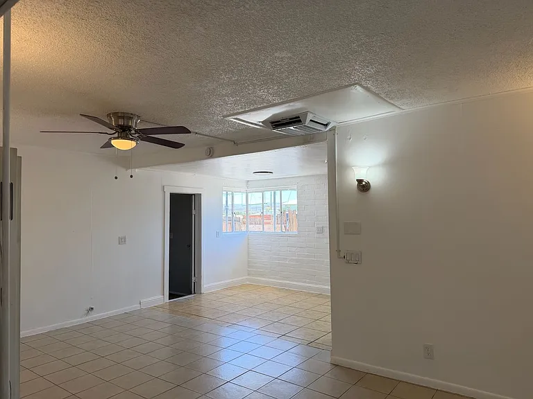 527 W Wilson Ave — Photo 7