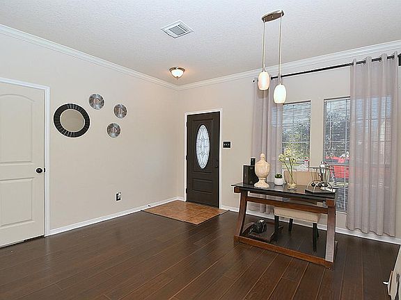 3rd image of 12226 Glen Crossing Cir