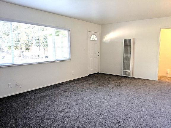 3rd image of 366 E Newlove Dr