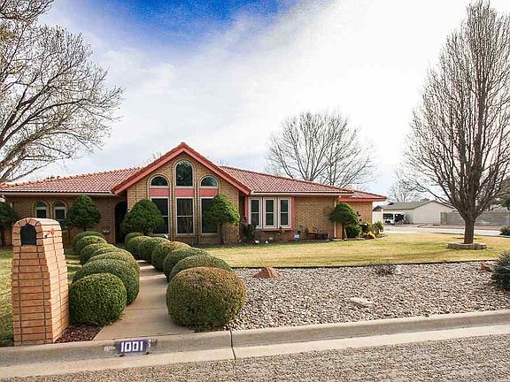 2nd image of 1001 Rosewood Dr