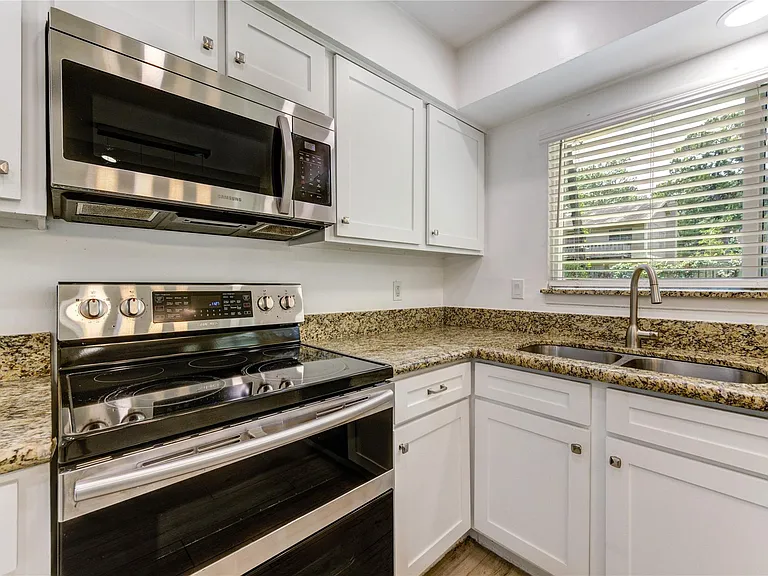 2114 River Village Dr — Photo 21