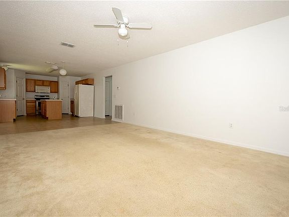 4th image of 572 Woodland Creek Blvd