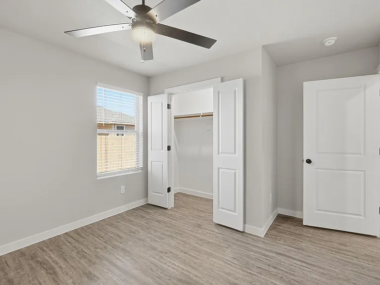 2838 Glennster St — Photo 16