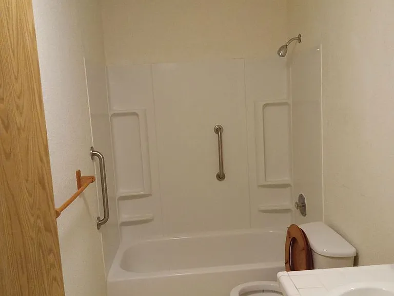 400-402 406 #408-410-412 — Photo 25