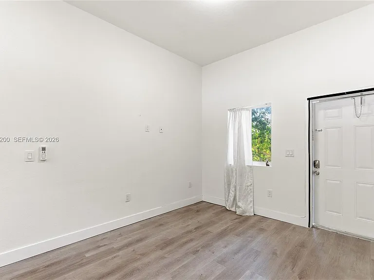 830 SE 14th St #2 — Photo 14