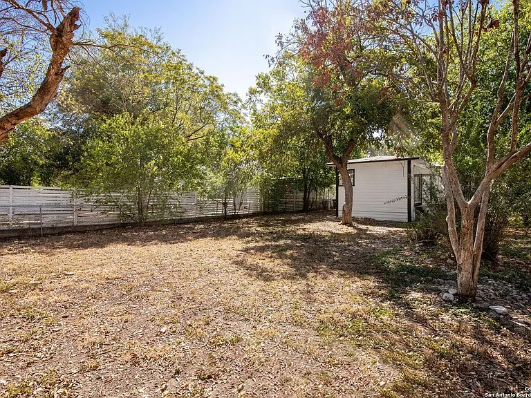 2031 Lamar St — Photo 15