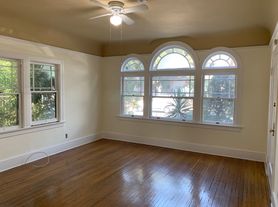 4608 Kingswell Ave, Los Angeles, CA