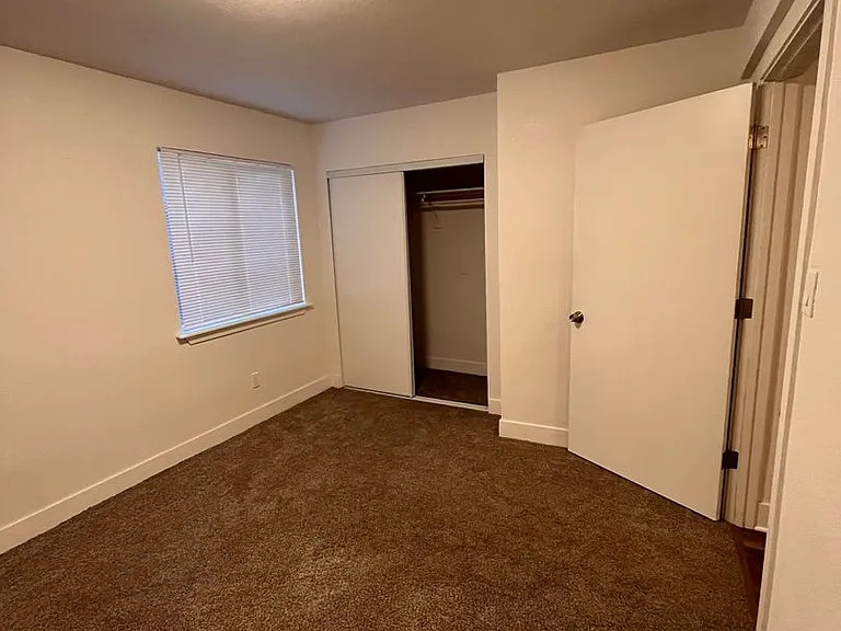 1031 Moss Rd — Photo 11