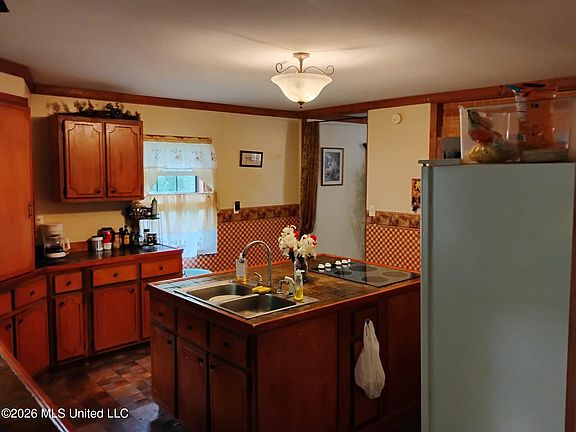 2nd image of 2025 Hendrix Rd