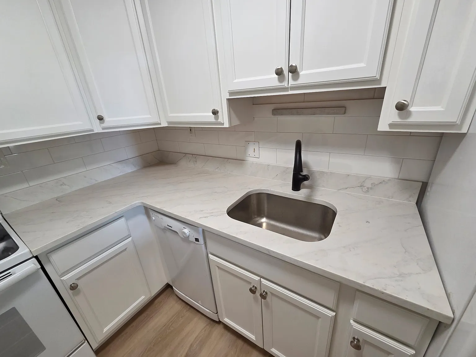 2 bed, 800 sqft, $2,900 — Photo 2