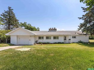 3301 Nebraska Cir, Omaha, NE 68111