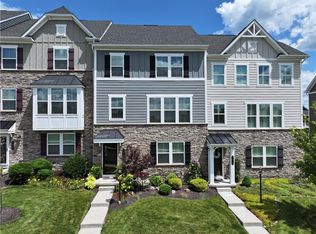 1018 Adair Ave, Valencia, PA 16059