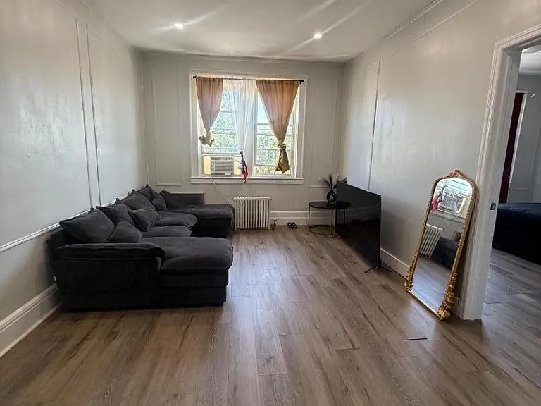 1110 S Wood Ave #10 — Photo 3