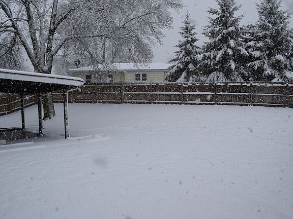 2nd image of 818 Meadow Ln