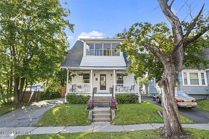 2nd image of 1019 Dean Street