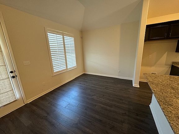 4th image of 130 Donna Lyn Dr
