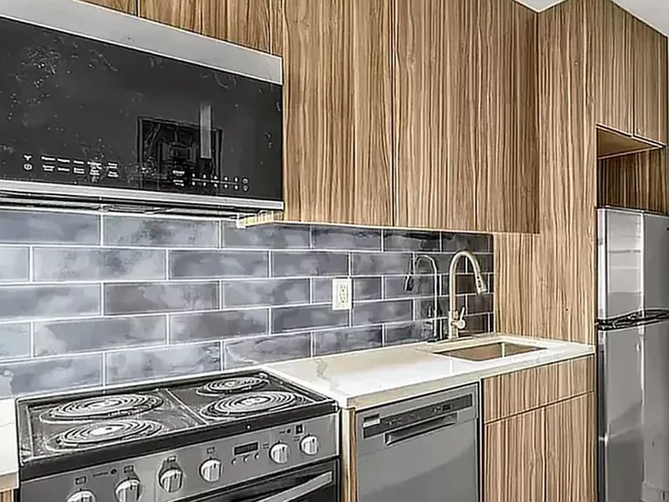 2nd image of 1928 Linden St #1B