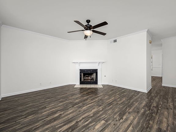 3rd image of 228 Hillside Ct