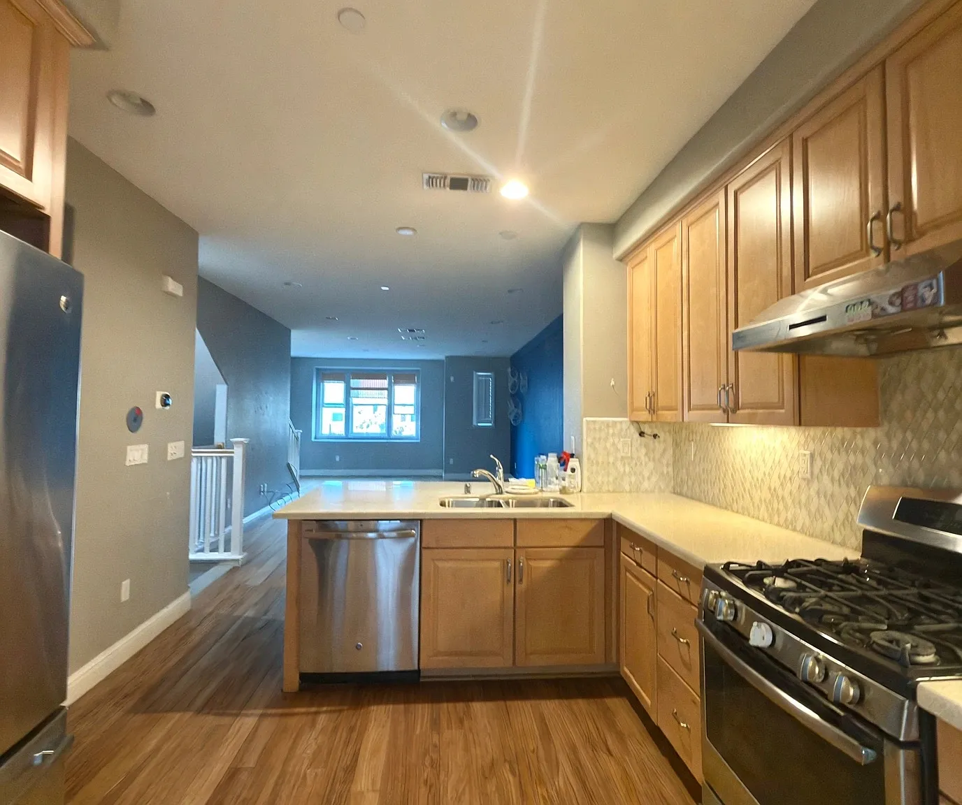 3 bed, 3.5 bath, 2077 sqft, $4,950 — Photo 4