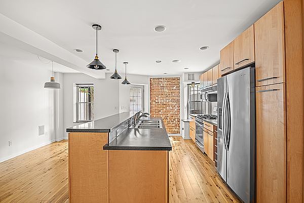 1st image of 834 Lincoln Pl #1