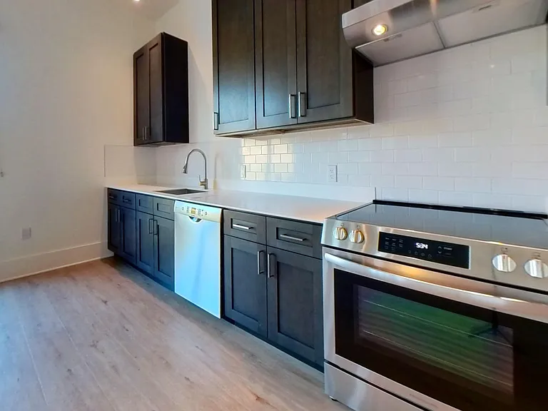 30 Edgewater Pl #309 — Photo 15