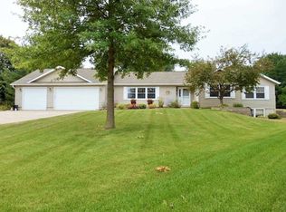 1003 Barrington Dr, Cedar Falls, IA 50613