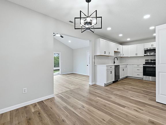 3rd image of 1317 Reckeweg Rd