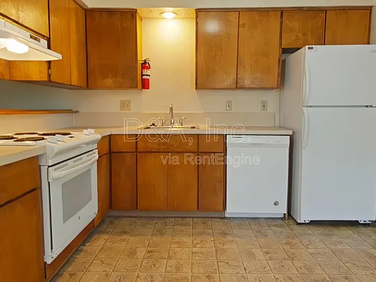 2451 NW Coolidge Way #4 — Photo 3