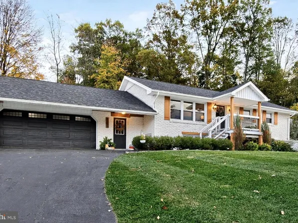 9263 E Springfield Rd, Seven Valleys, PA 17360