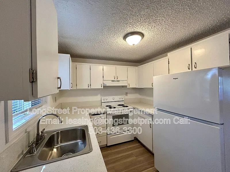 3 bed, 2.0 bath, 1120 sqft, $1,895 — Photo 3