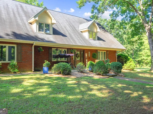 205 High Point Forest Dr, Covington, GA 30016