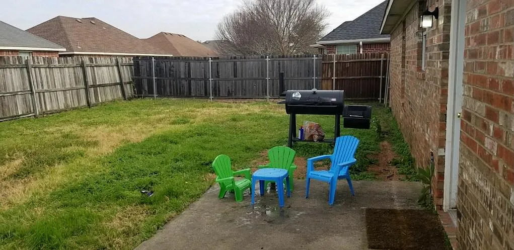 611 Oliver Ln — Photo 2