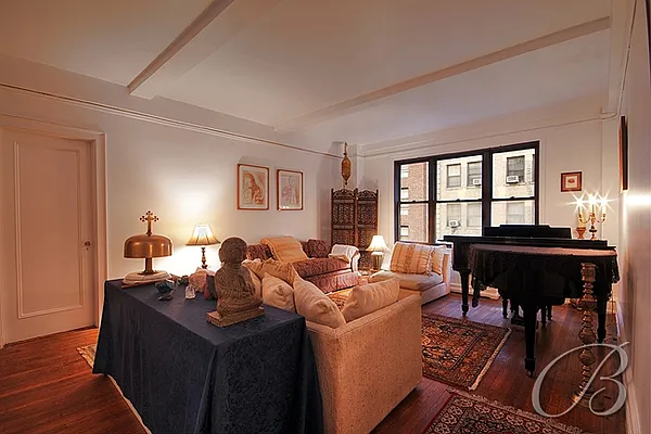 Sold by Bellmarc Realty | media 8