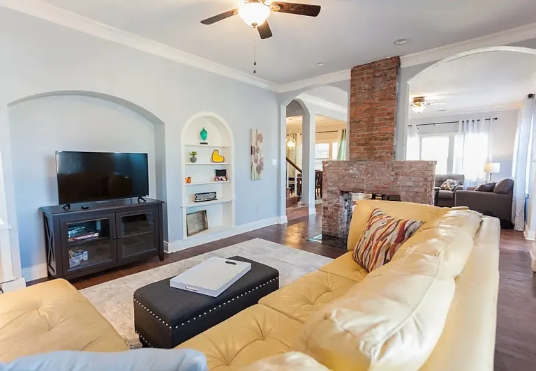 1506 S Florence Pl — Photo 2