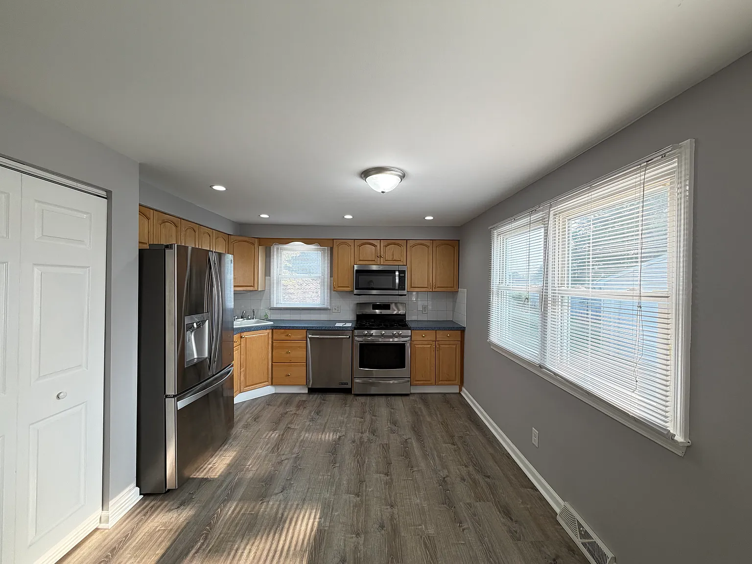 3 bed, 1.5 bath, 1200 sqft, $1,975 — Photo 2