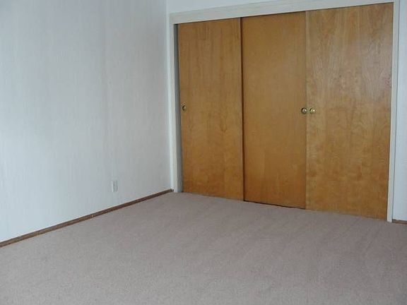 Mstr bdrm with large clos