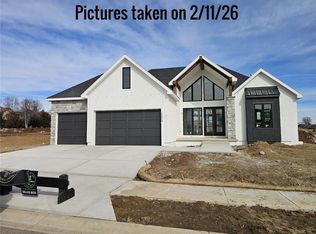 23920 W 112th Ter, Olathe, KS 66061