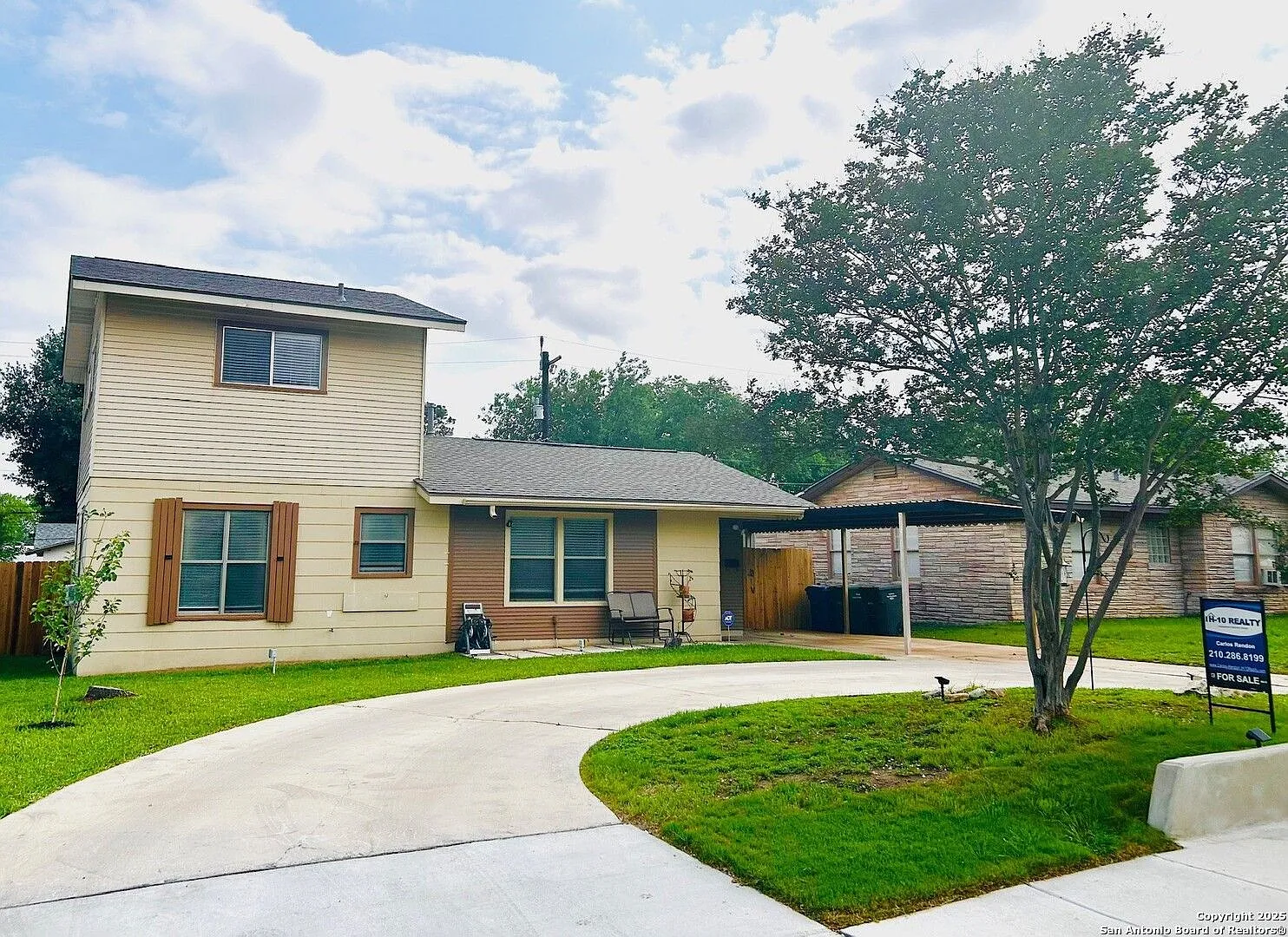 Charming 3 Bedrooms 2 Bathrooms House near I-37 and Downtown — Photo 1