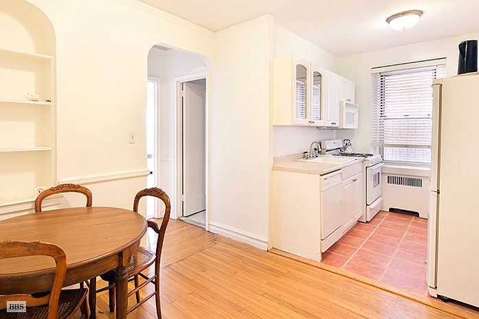 2nd image of 325 E 77th St APT 3E