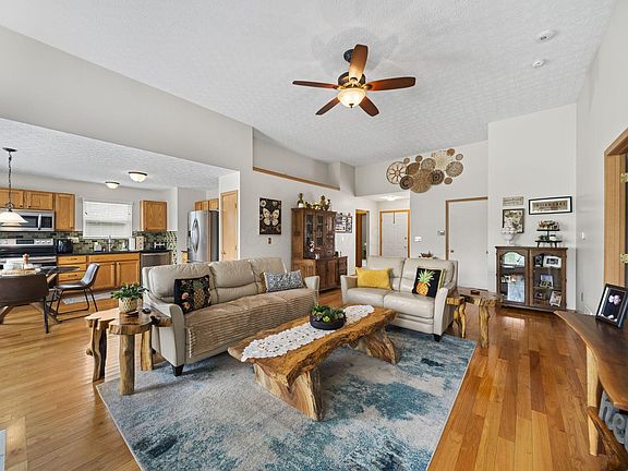 3rd image of 3306 Summer Glen Dr